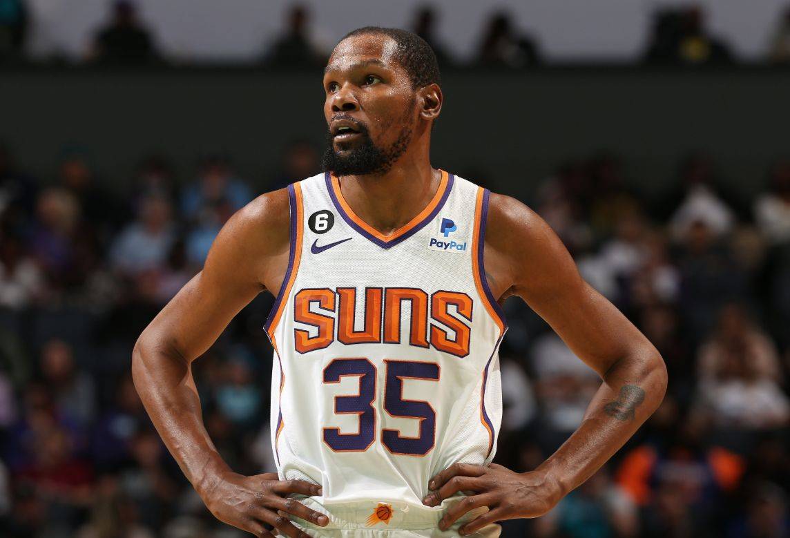 她以沉着冷 她以沉着冷