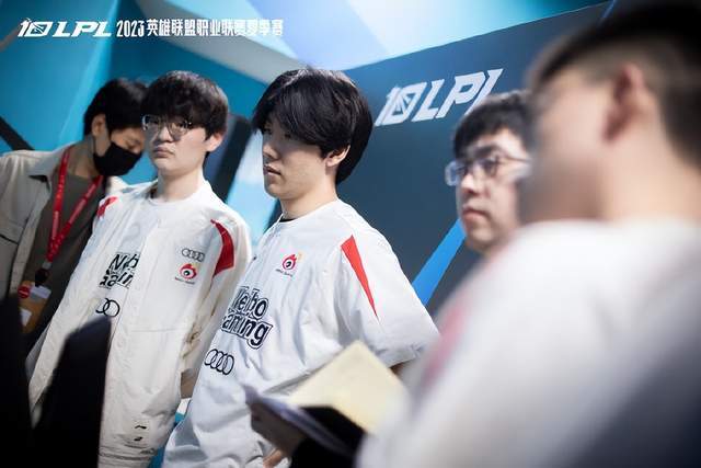 激烈赛季的 激烈赛季的